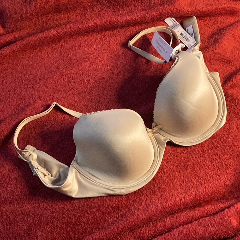 NWT 32D Victoria’s Secret Body By Victoria Nude Adjustable Strap Bra